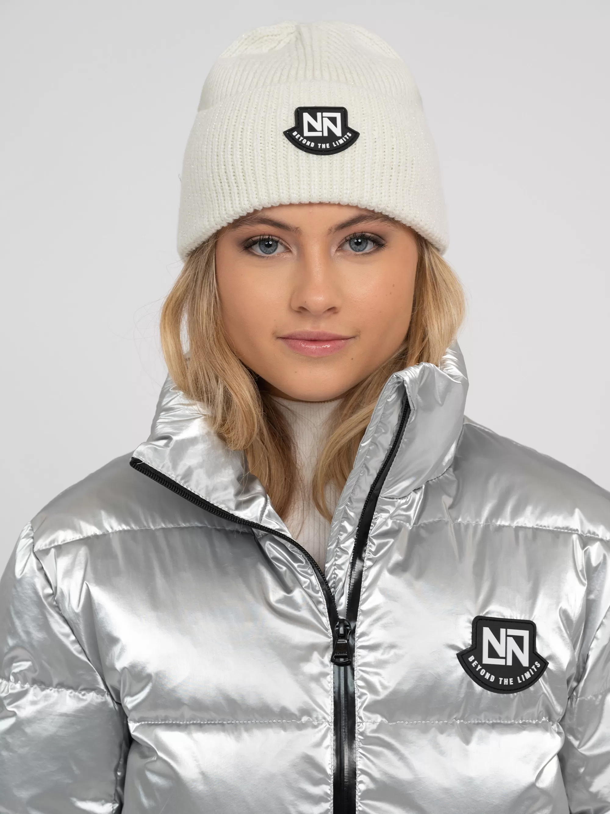 FIFTH HOUSE Skiwear | Alle Accessories-Gebreide muts met NIK&NIK logo patch Snowwhite/silver