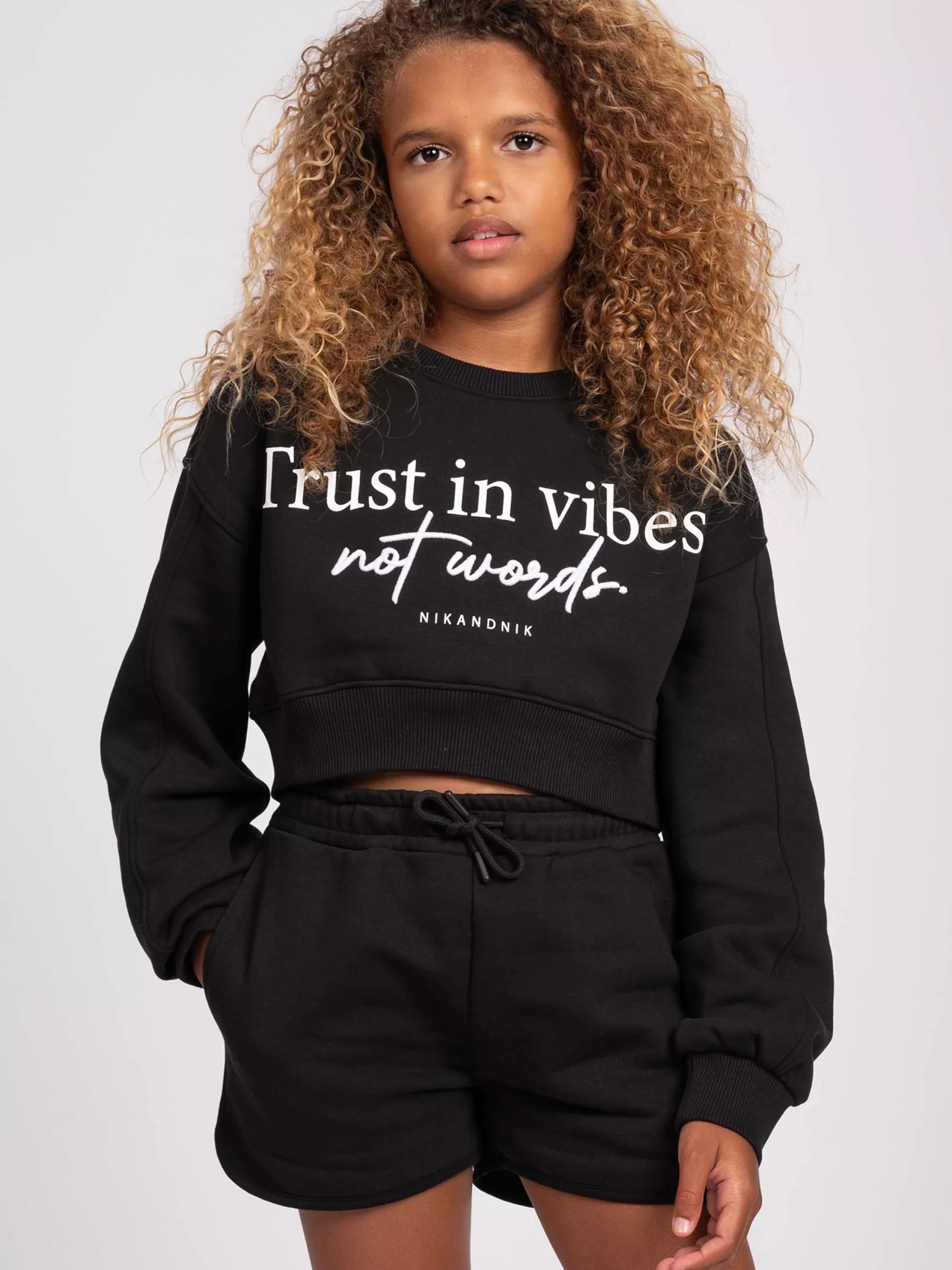 FIFTH HOUSE Truien & Vesten-Korte sweater met tekst Black